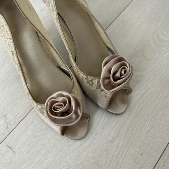 Bridal Lace Heels - Picture 5 of 6